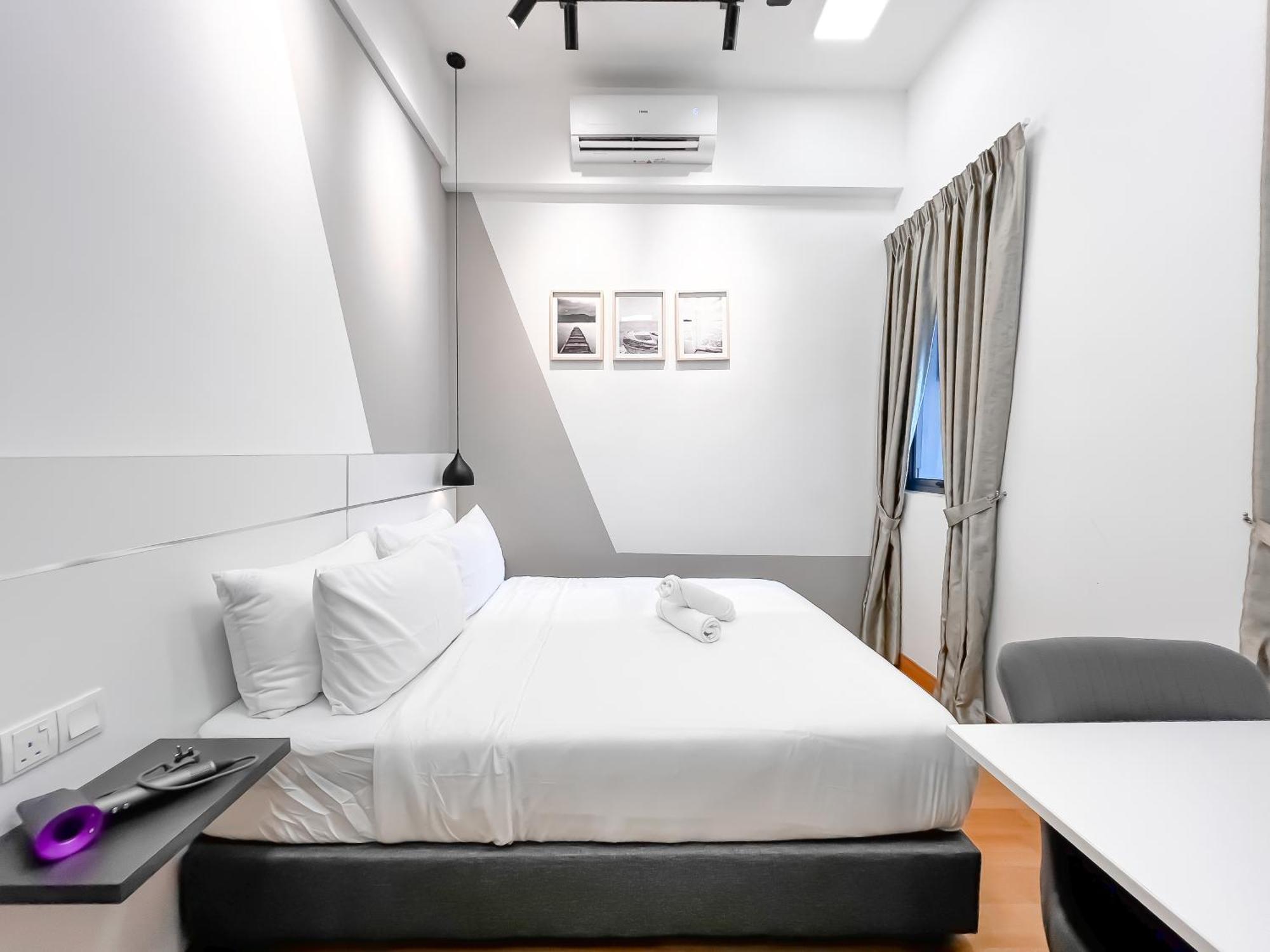 The Luxe By Manhattan Group Apartment
