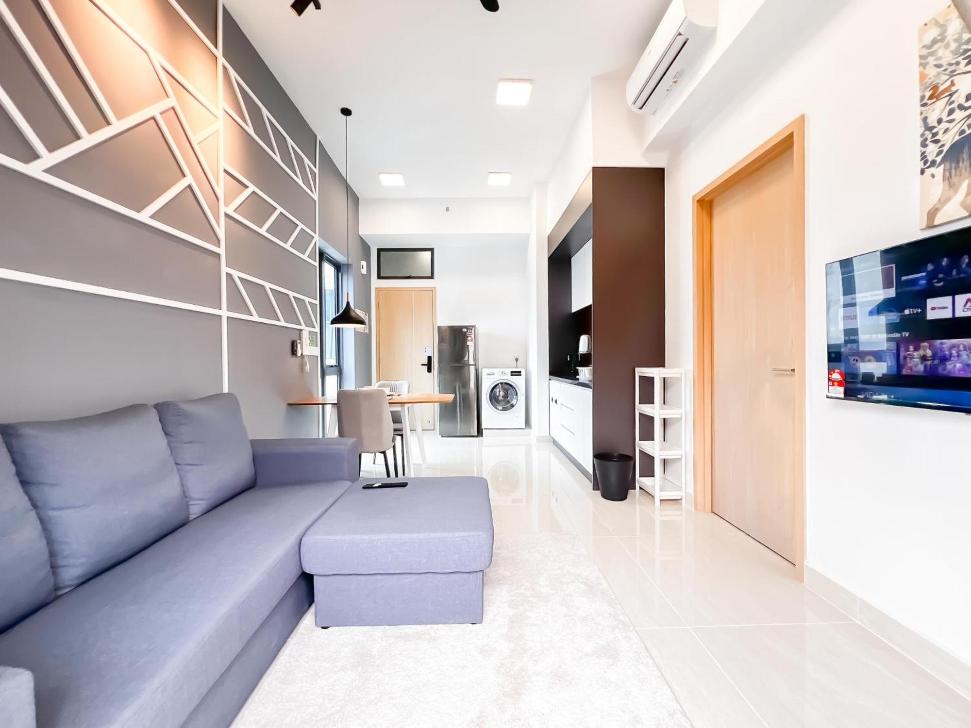 The Luxe By Manhattan Group *