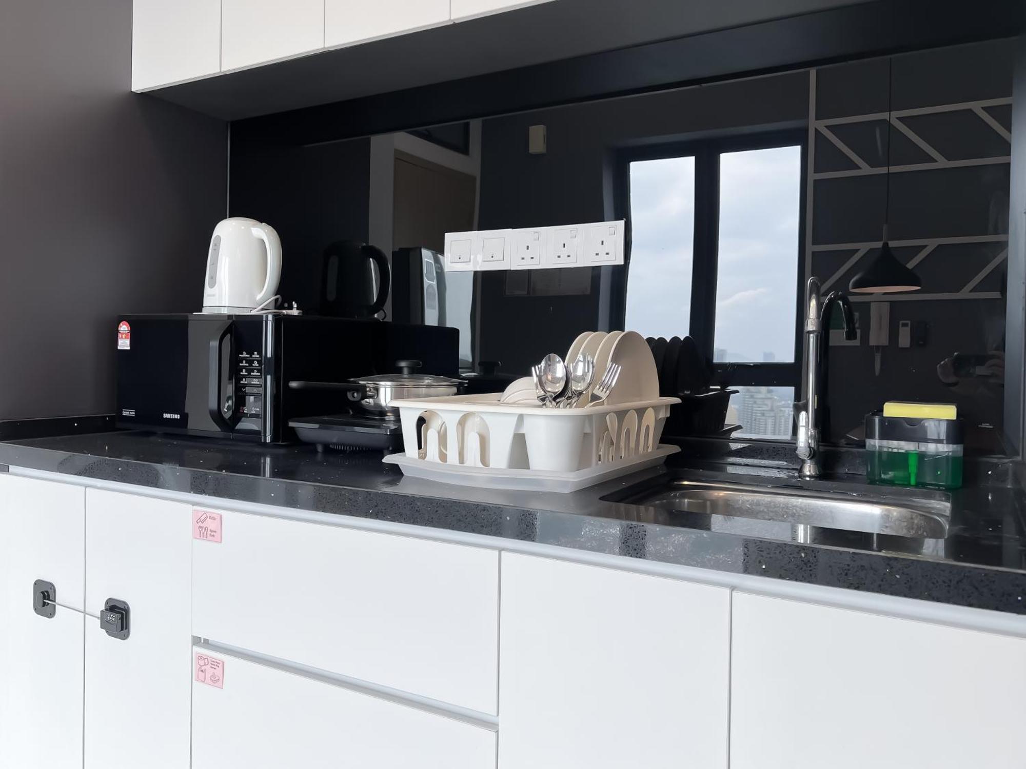 The Luxe By Manhattan Group *