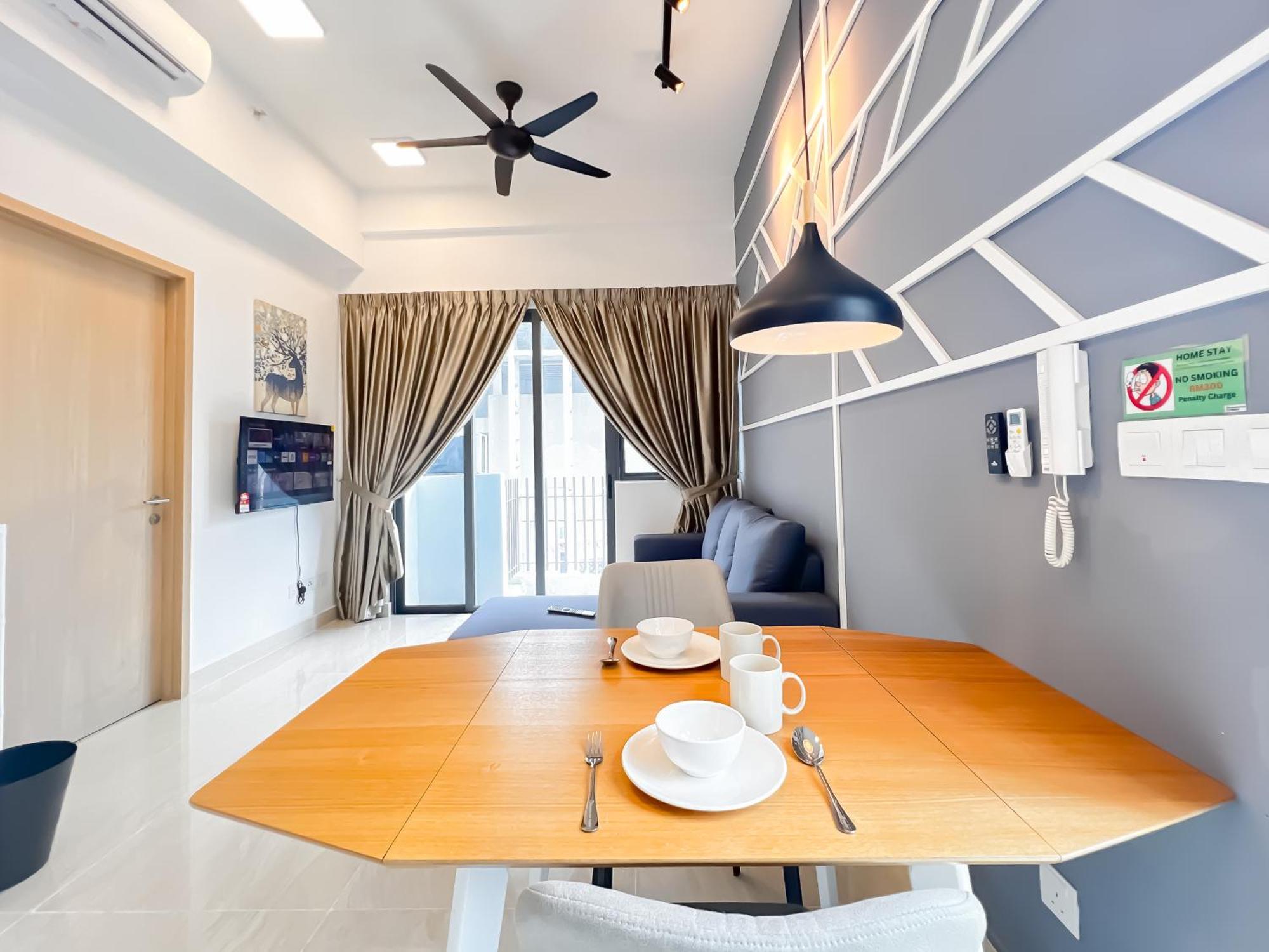 The Luxe By Manhattan Group Apartment